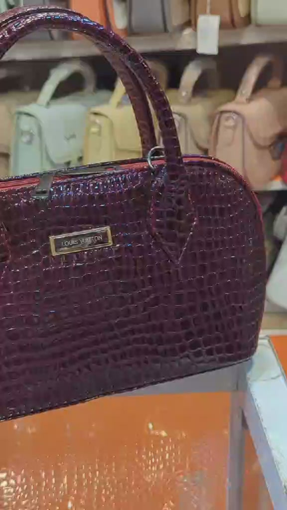 Elegant Crocodile-Embossed Women’s Handbag – Structured Luxury Tote