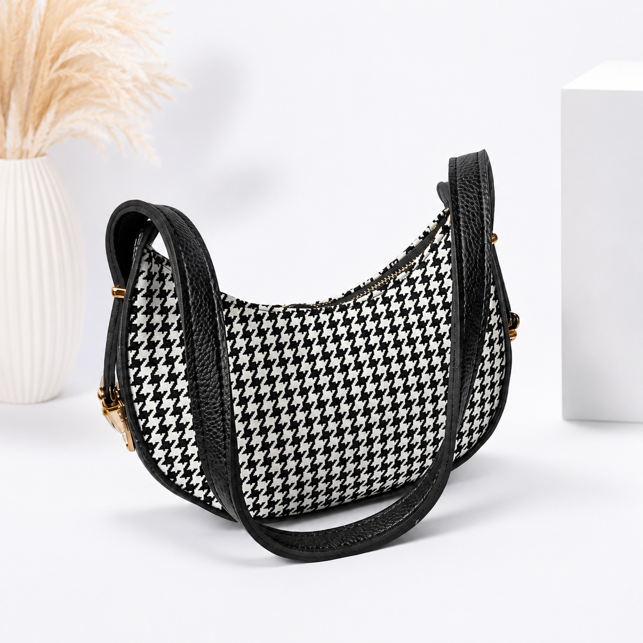 🌟 Elevate Every Outfit with Our Premium Leopard Print Bag